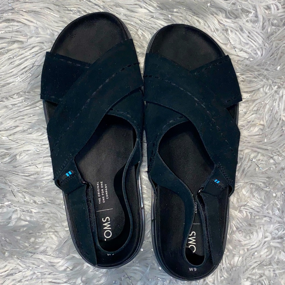 cute toms sandals!